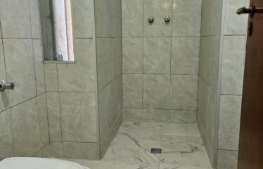 Apartamento 02 dormitórios e 85m² de área útil no centro de Serra Negra – SP
